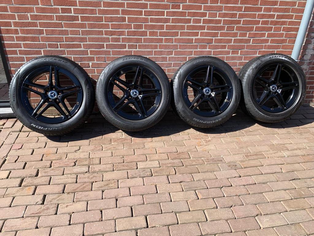 Orginele Mercedes Benz 19 inch AMG wielen en velgen, Auto-onderdelen, Banden en Velgen, Nieuw, 235 mm, Zomerbanden