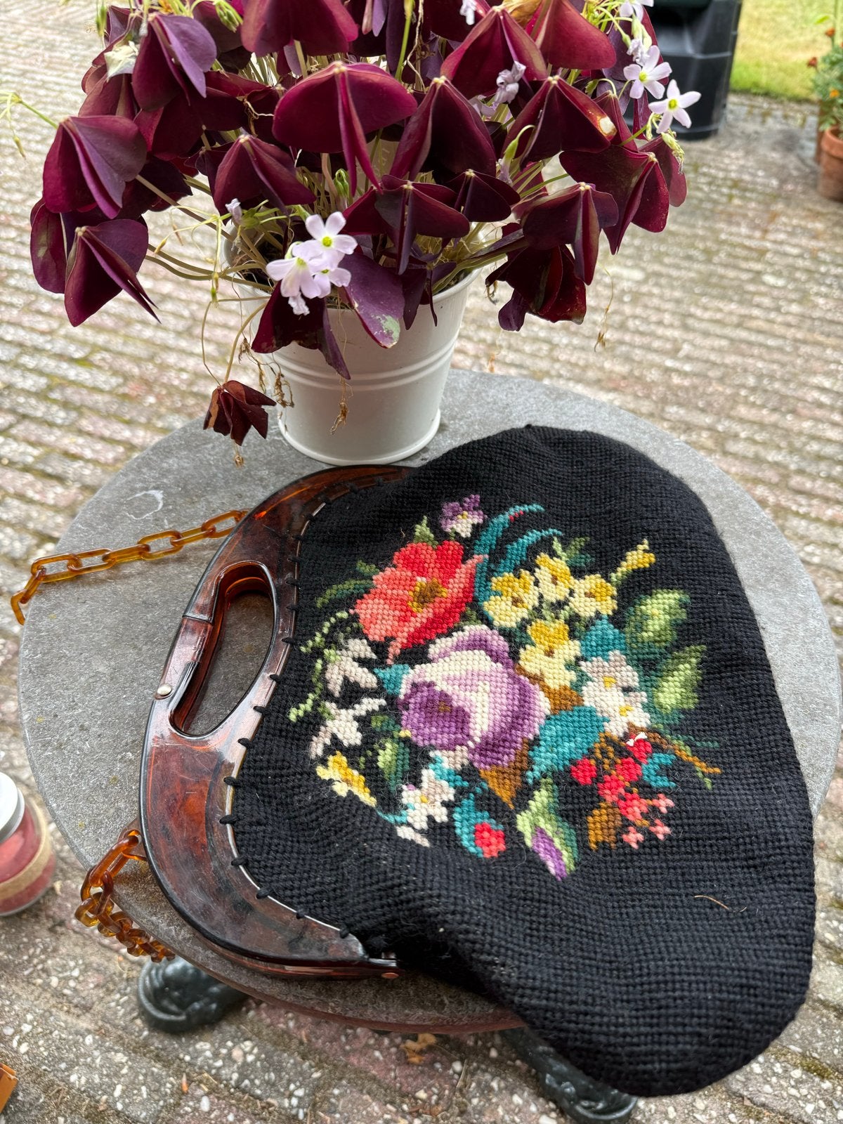 Vintage handtas met bloemenborduurwerk en tortoise handvat, Ophalen of Verzenden, Gebruikt, Zwart, Handtas