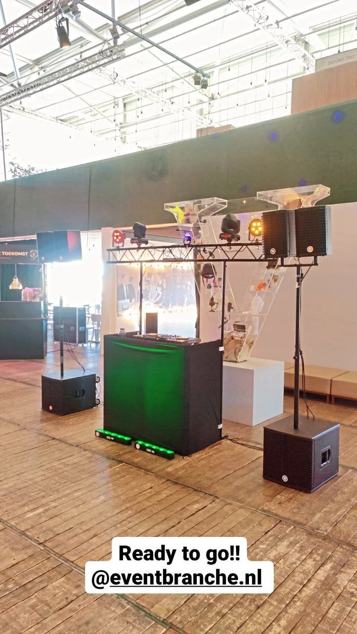 2x HK Audio LUCAS 2K15 Complete PA-set | met palen en T-stuk, Gebruikt, Speakerset, Ophalen, 150 watt of meer
