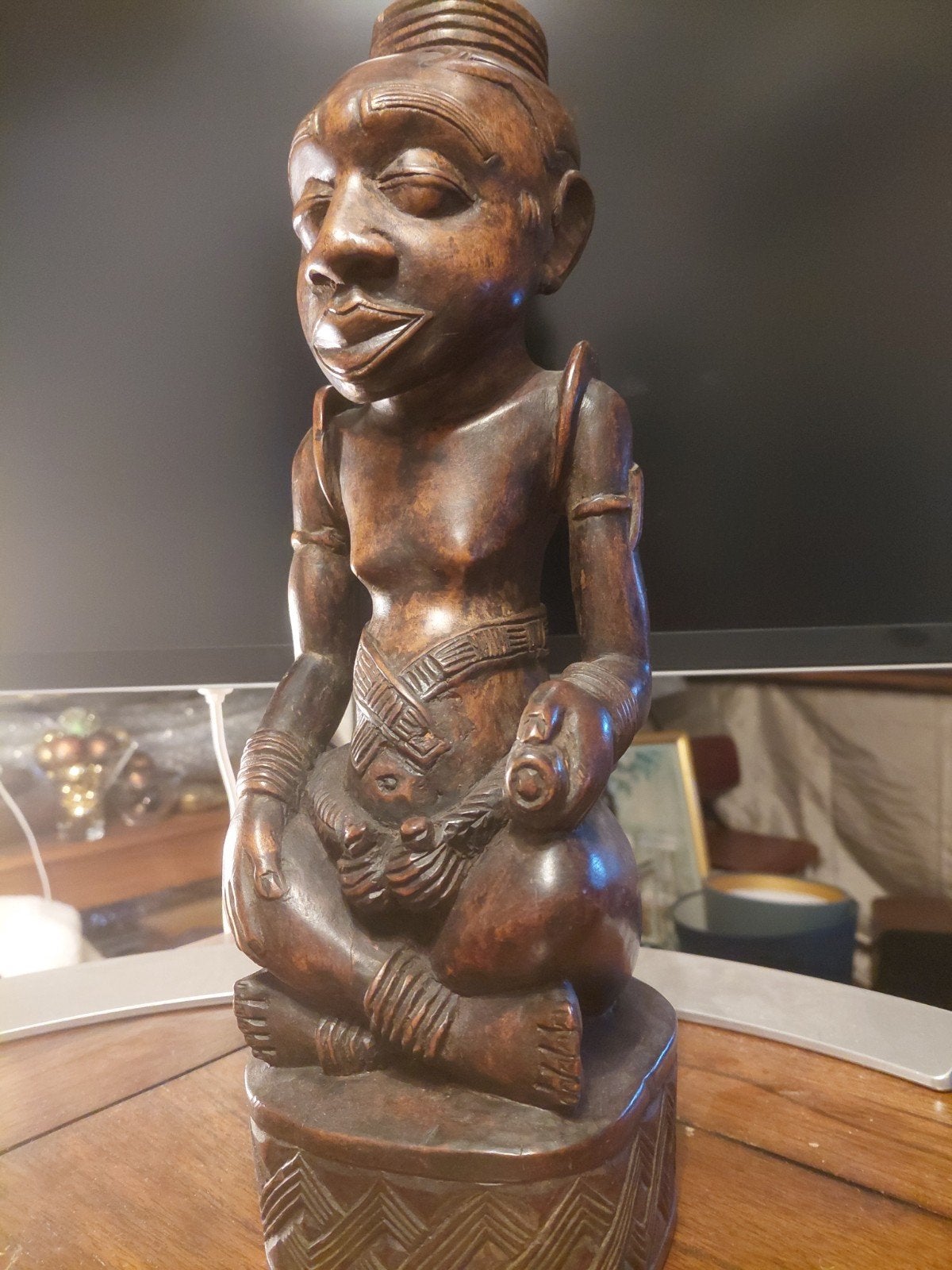 Handgesneden Afrikaans houten beeld van een vrouw, Hout, Gesneden, Bruin, Afrika