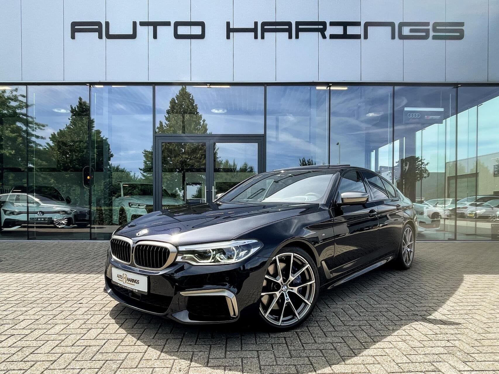 BMW M550i xDrive 530pk High Executive Laser M-Sport, Auto's, Automaat, Gebruikt, Met garantie (alle), 4395 cc