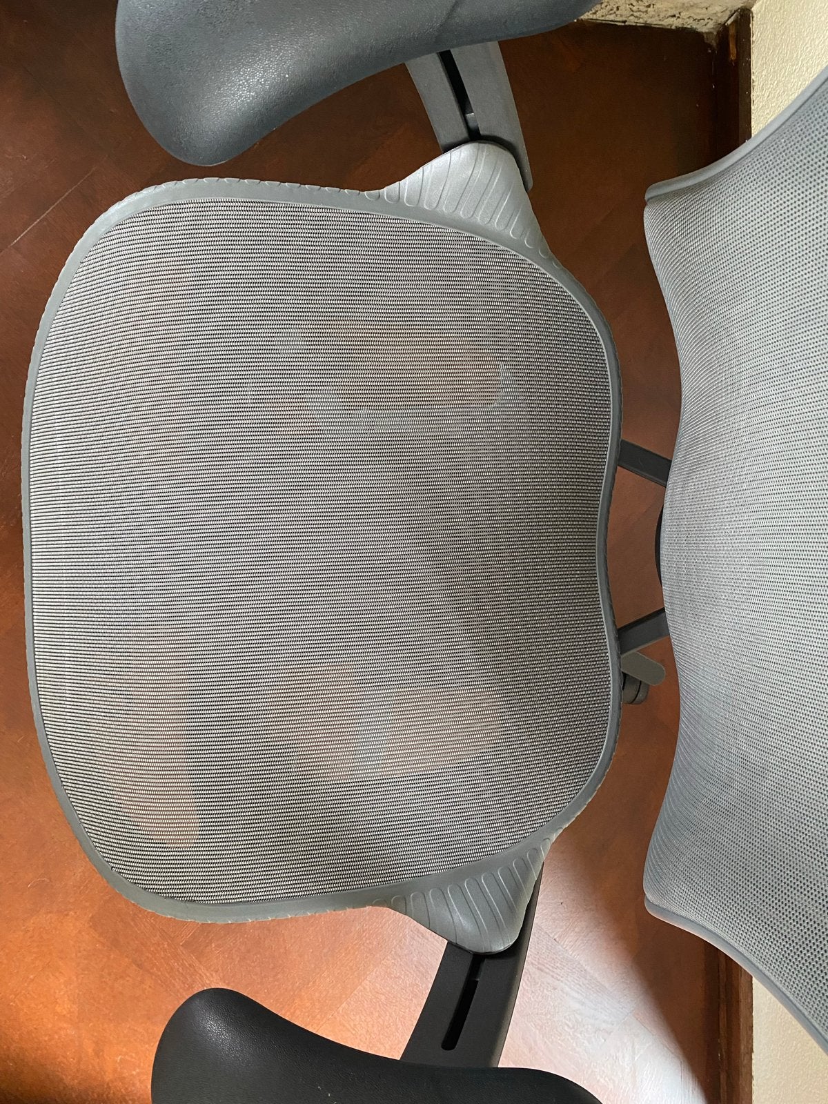 Foto 10 van Herman Miller Aeron Classic Graphite ergonomische bureaustoe