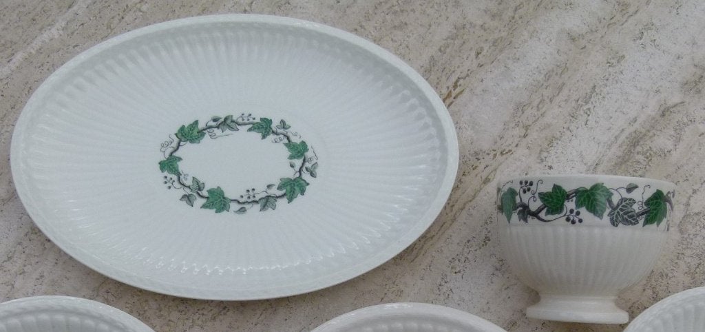 Wedgwood Stratford Blaadje Roomstel / Beleg met Sugarcup, Klassiek, Nieuw, Ophalen of Verzenden, Schaal of Schalen