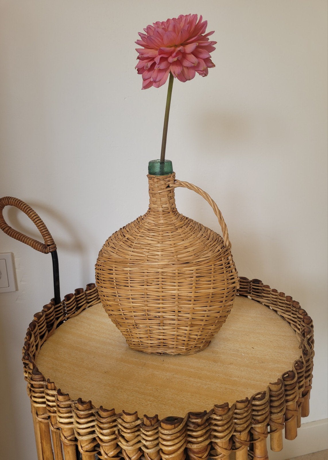 Vintage franse rieten flessen mand vaas rieten kruik, Huis en Inrichting, Woonaccessoires | Schalen en Manden, Ophalen of Verzenden