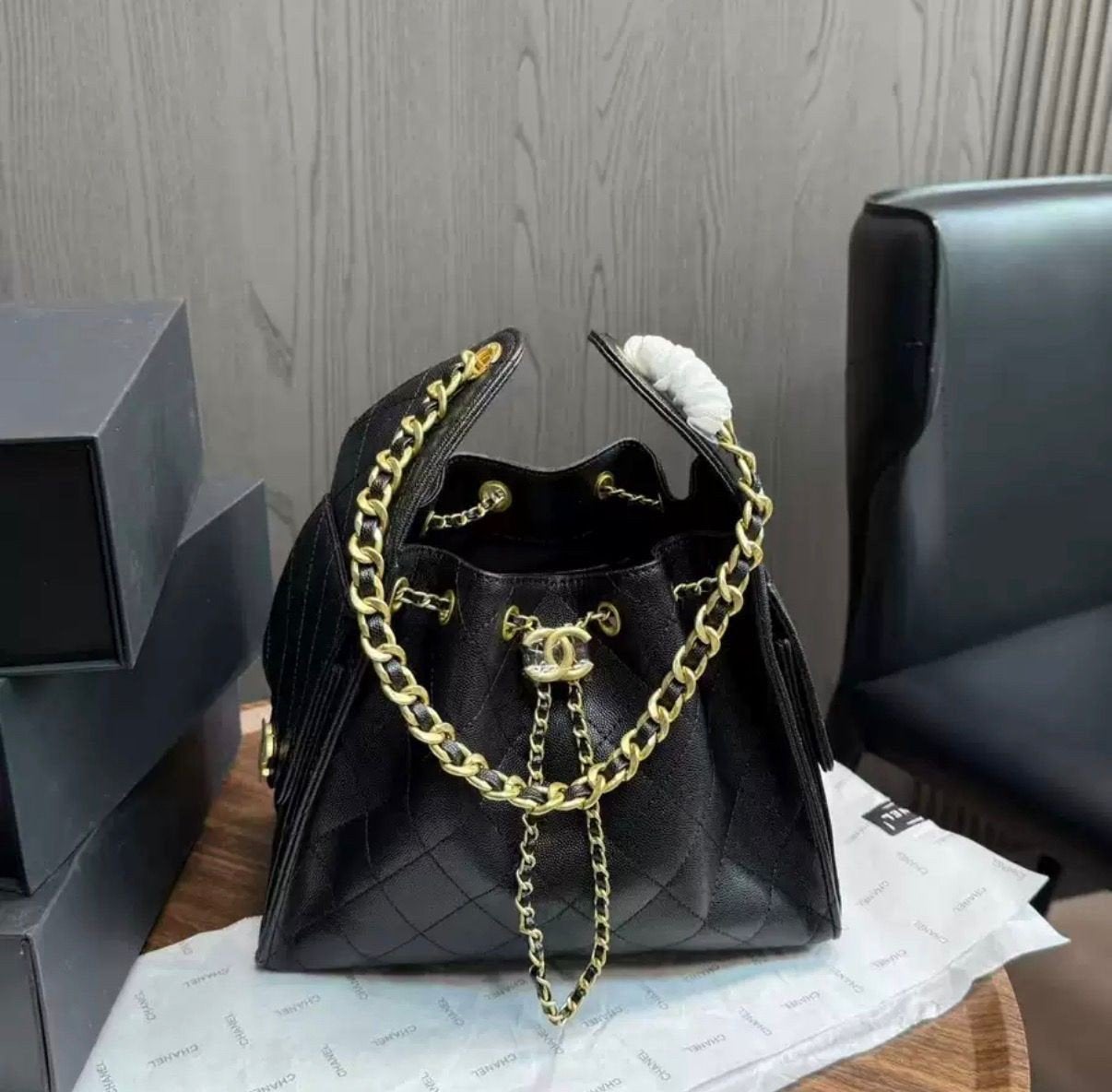 Bucket Tas Zwart met Gouden Ketting, Ophalen of Verzenden, Zo goed als nieuw, Zwart, Handtas