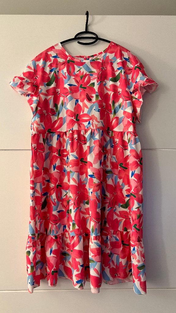 Shein roze jurk met bloemenprint, Maat 42/44 (L), Ophalen of Verzenden, Zo goed als nieuw, Roze