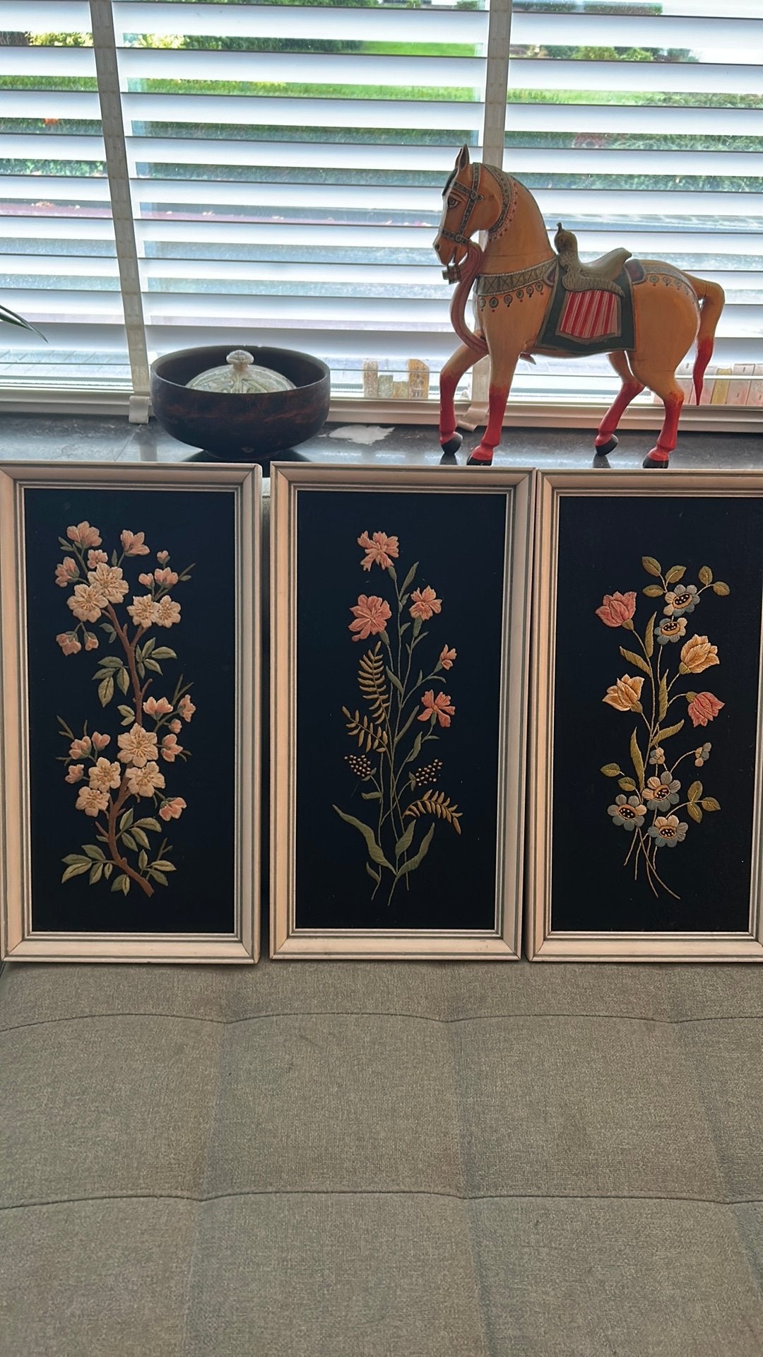 Vintage 1960s flora bloemen geborduurde schilderijtjes, Ophalen of Verzenden, Zo goed als nieuw