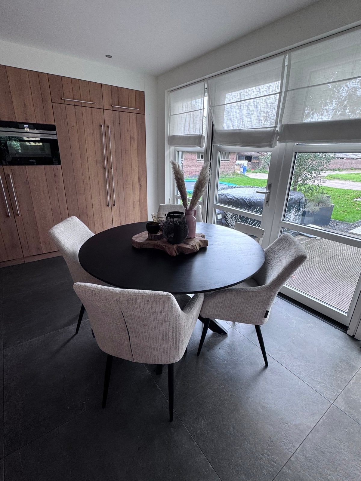 Ronde zwarte tafel set  met 4 of 6 Richmond Interior stoelen, Rond, Nieuw, Ophalen of Verzenden, Vijf personen of meer