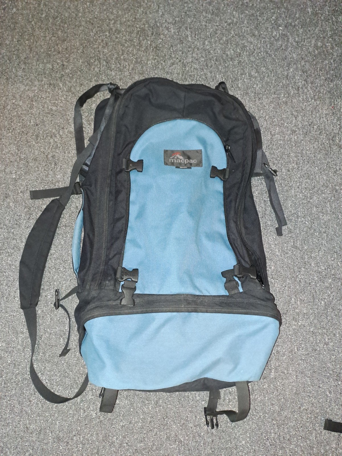 Macpac Backpack - Zwart/Blauw Trekking Rugzak, Overige merken, Gebruikt, 25 tot 40 cm, Ophalen of Verzenden