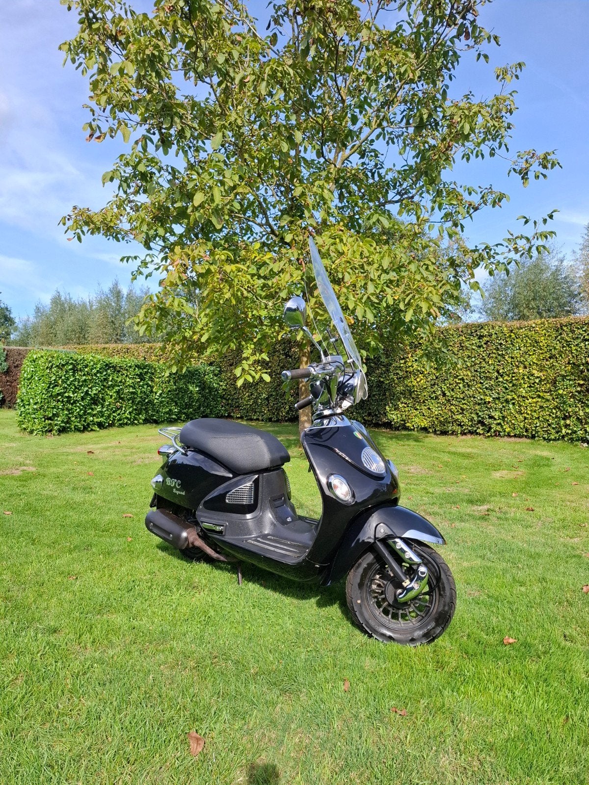 Mooie zwarte BTC Legend scooter met windscherm te koop, Fietsen en Brommers, Ophalen, Gebruikt, Overige typen, Overige merken