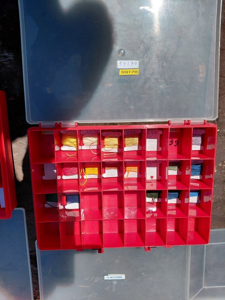 zijde borduur garen, Hobby en Vrije tijd, Borduren en Borduurmachines, Ophalen of Verzenden, Zo goed als nieuw, Handborduren, Borduurgaren of Zijde