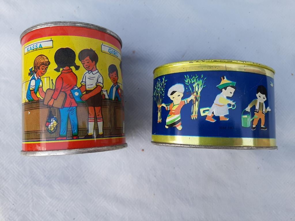 2 kleine blikken kinder spaarpotten, Ophalen of Verzenden, Gebruikt, Metaal of Blik, Overige thema's