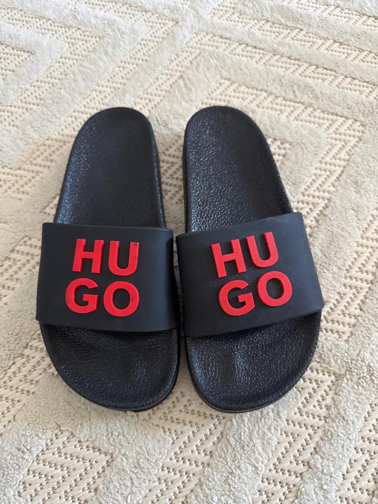 Hugo Boss slippers maat 40, zwart met rood logo, Ophalen of Verzenden, Nieuw, Zwart, Slippers