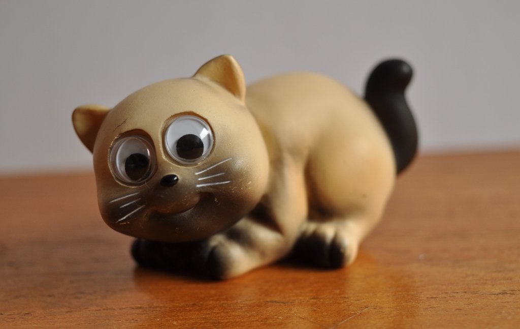 Vintage Beeldje Siamese Kat Russko Wiebeloogjes 6,5 cm, Ophalen of Verzenden, Gebruikt, Hond of Kat, Beeldje of Figuurtje