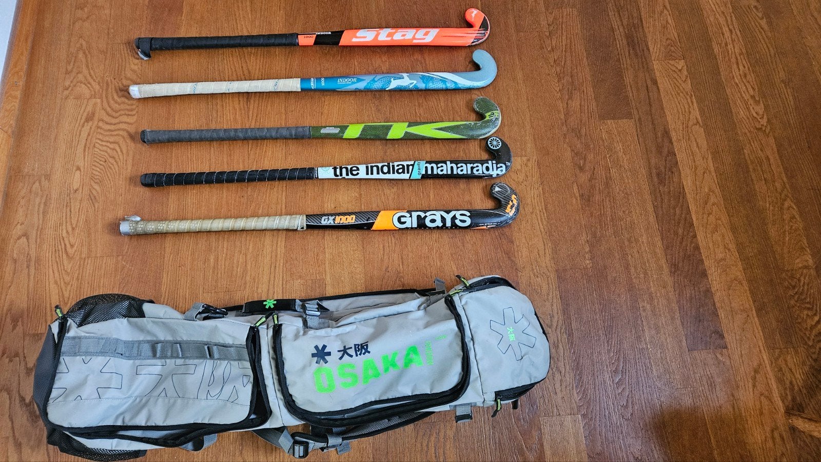 Osaka sticktas met gratis 5 hockeysticks, Ophalen, Zo goed als nieuw, Tas