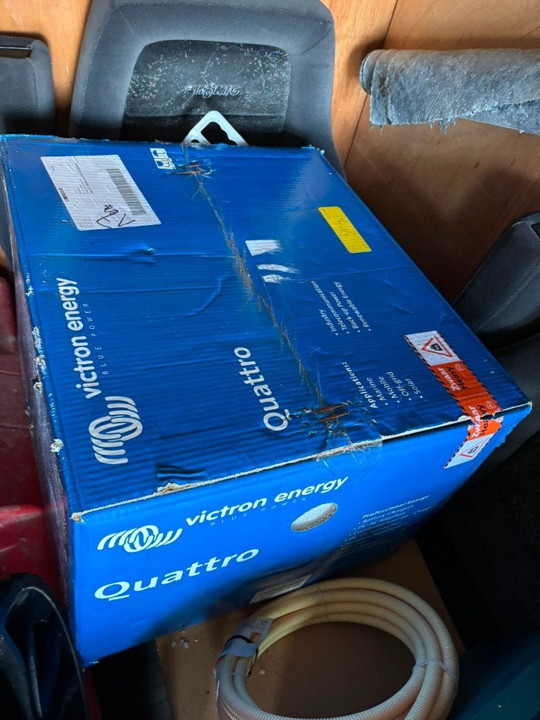Victron Quattro omvormer 12V 5000VA 2x100A met 100- 220A, Ophalen, Nieuw, Overige typen
