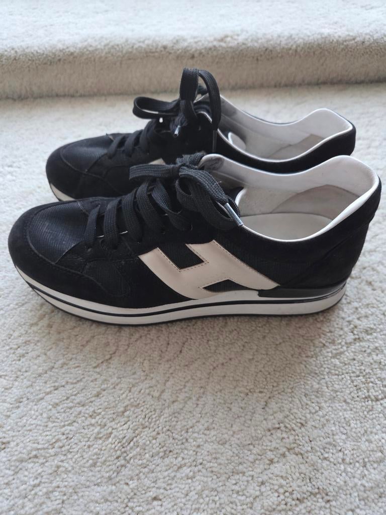 Hogan sneakers maat 39, Kleding | Dames, Schoenen, Zwart, Ophalen of Verzenden, Gedragen, Sneakers of Gympen