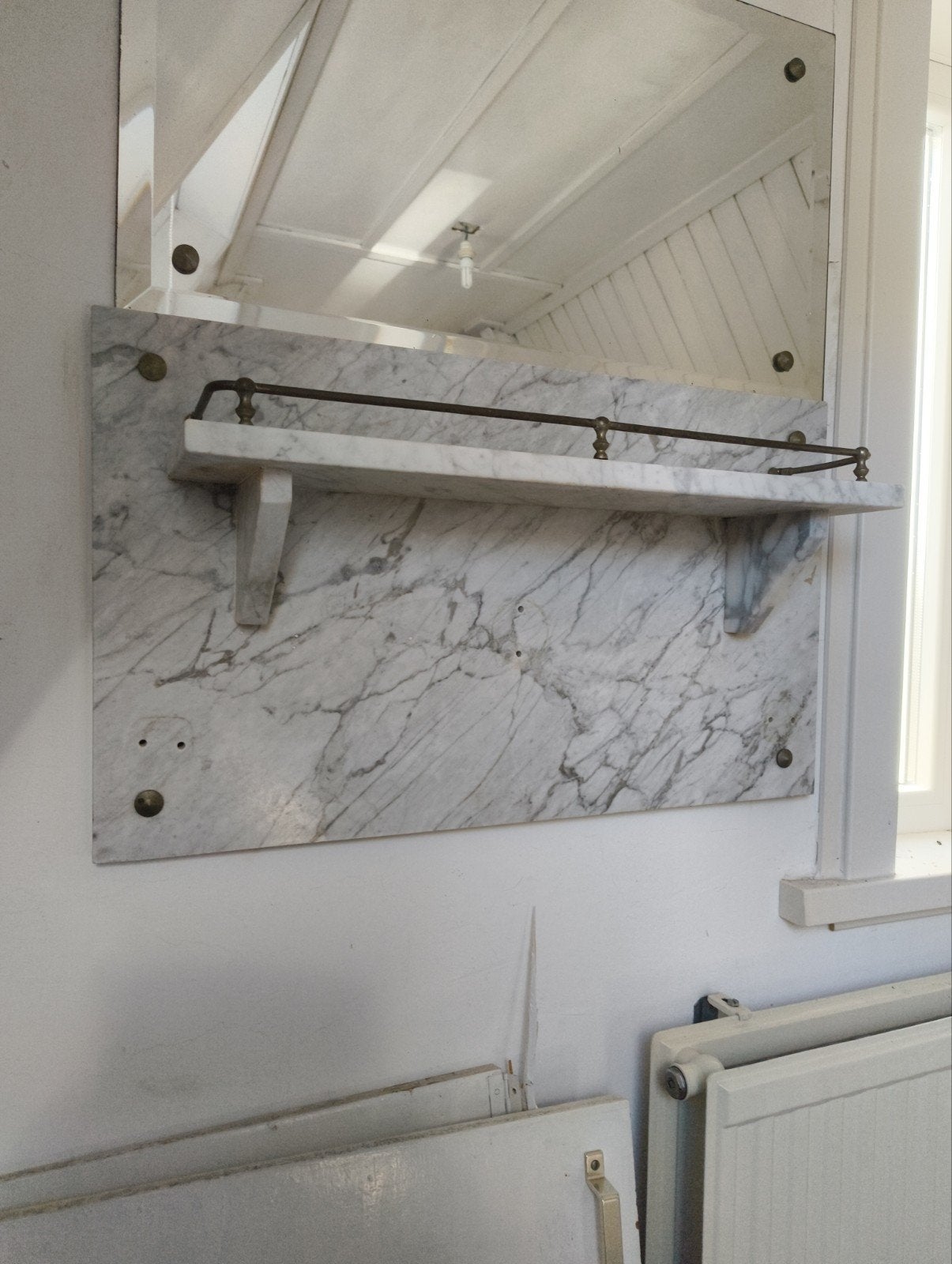 Marmeren wandset met spiegel, Ophalen