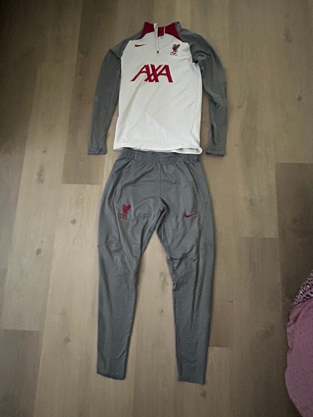 Voetbal trainingspak liverpool (LFC) maat small, Maat S, Ophalen of Verzenden, Gebruikt, Trainingspak