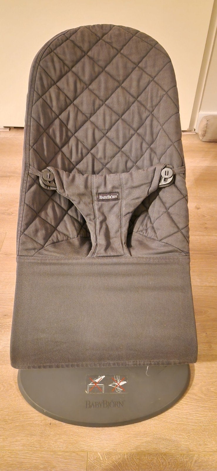 BABY BJORN WIPSTOEL UNISEX GRIJS ZGAN, Kinderen en Baby's, Wipstoeltjes, Ophalen, Zo goed als nieuw, Verstelbaar