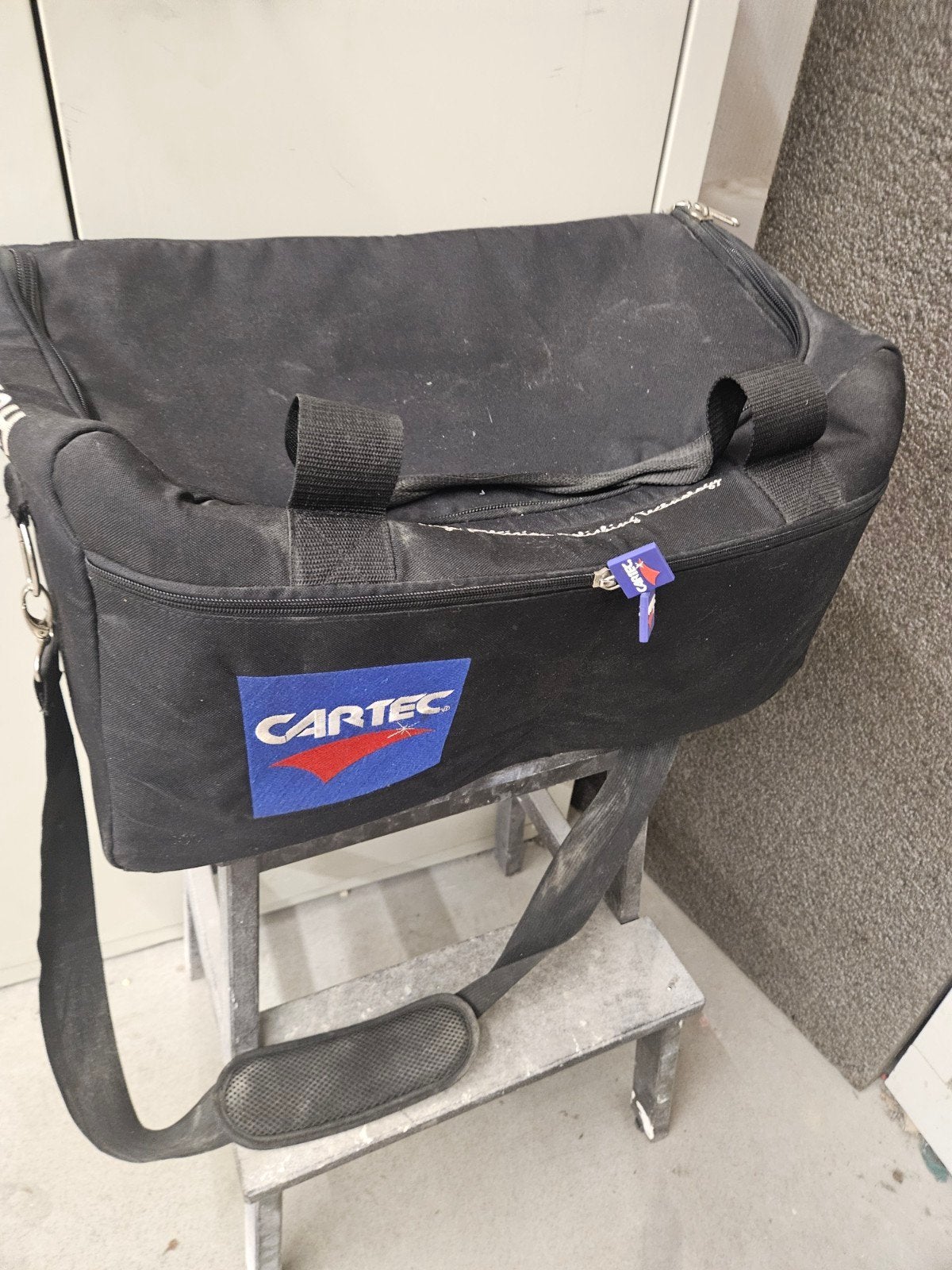 Cartec Tas - Handige Draagtas met Logo, 40 tot 60 cm, Gebruikt, 20 tot 30 cm, Zwart
