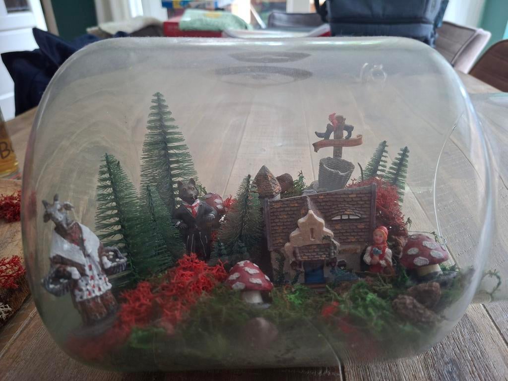 Miniatuur Roodkapje tafereel in glazen vaas, Ophalen of Verzenden, Zo goed als nieuw