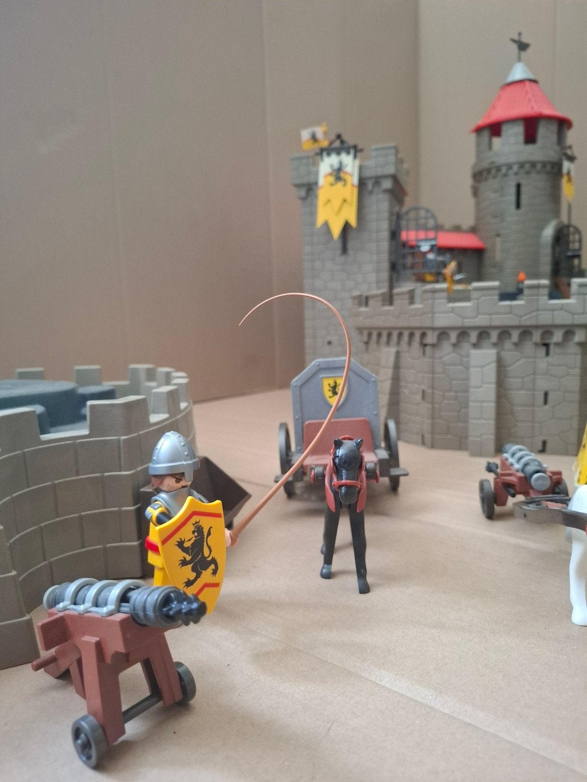 Foto 9 van Playmobil Kasteel van de Leeuwenridders 4865 met extra's