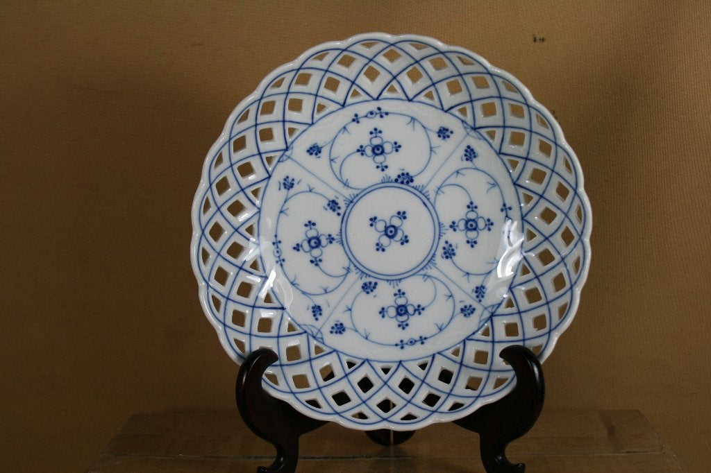 Schaaltje met opengewerkte rand Schumann Blau Saks, Antiek en Kunst, Antiek | Servies los, Ophalen of Verzenden