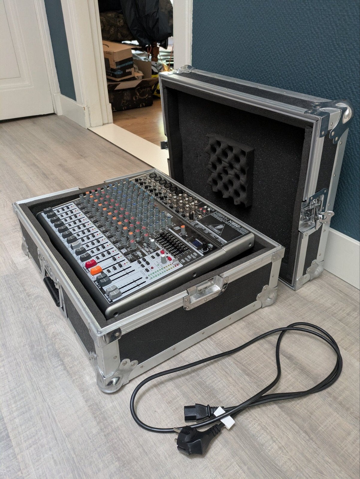 Behringer mixer, Ophalen, Gebruikt