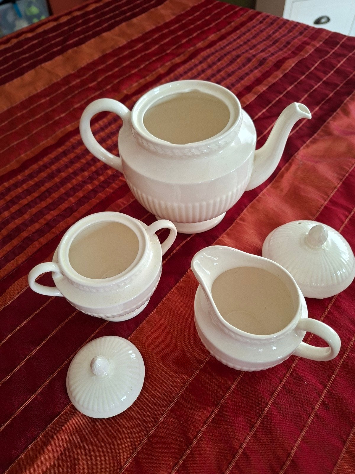 Wedgwood Edme theepot, suikerpot en melkkan - 1 liter, Klassiek, Ophalen of Verzenden, Zo goed als nieuw, Theepot