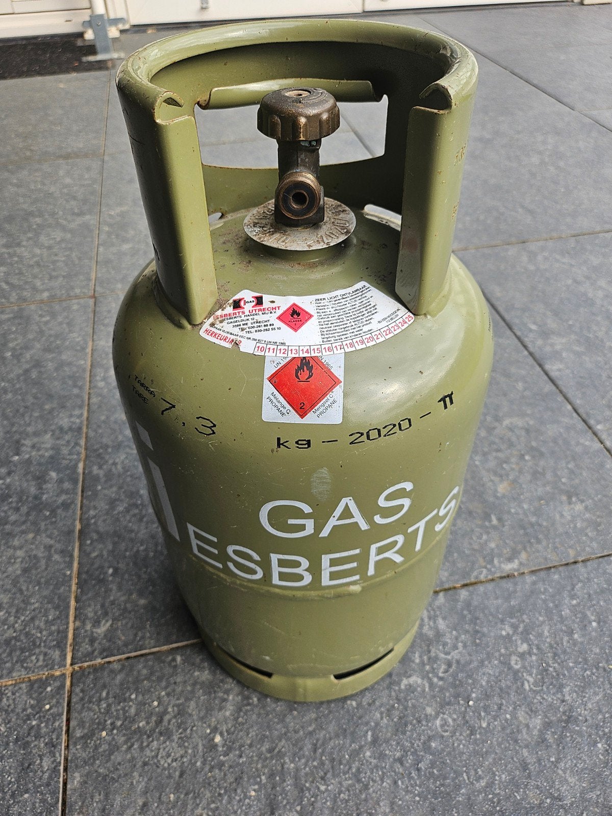 Gasfles Esberts ruim half vol keuring tot 2020, Ophalen