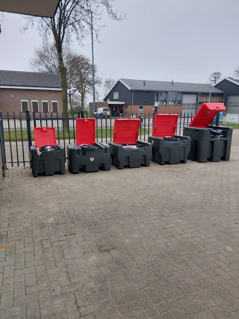 Dieseltanken kunstof met 12 Volt pomp Nieuw‼️, Zakelijke goederen, Machines en Bouw | Overig, Ophalen