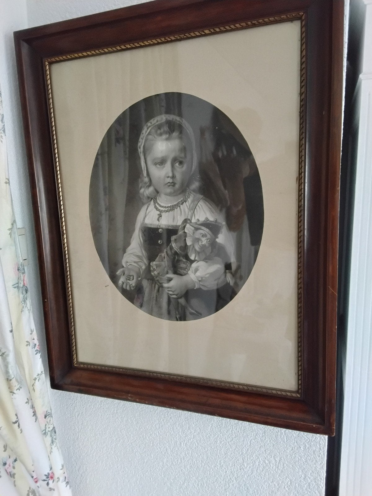 Antieke ingelijste prent van huilend meisje met pop, Ophalen