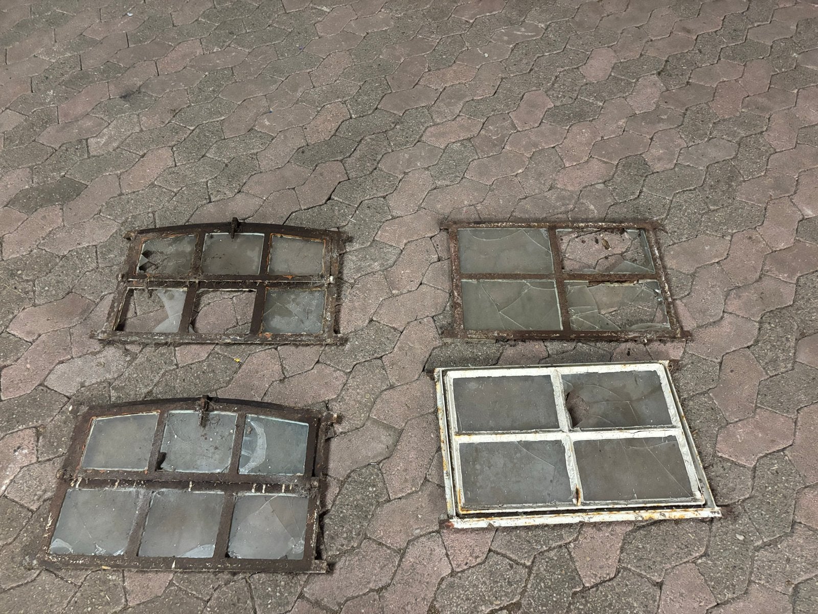Partij oude stalraampjes - decoratief of voor restauratie, Doe-het-zelf en Verbouw, Glas en Ramen, Ophalen, Gebruikt, Gevelraam of Ruit