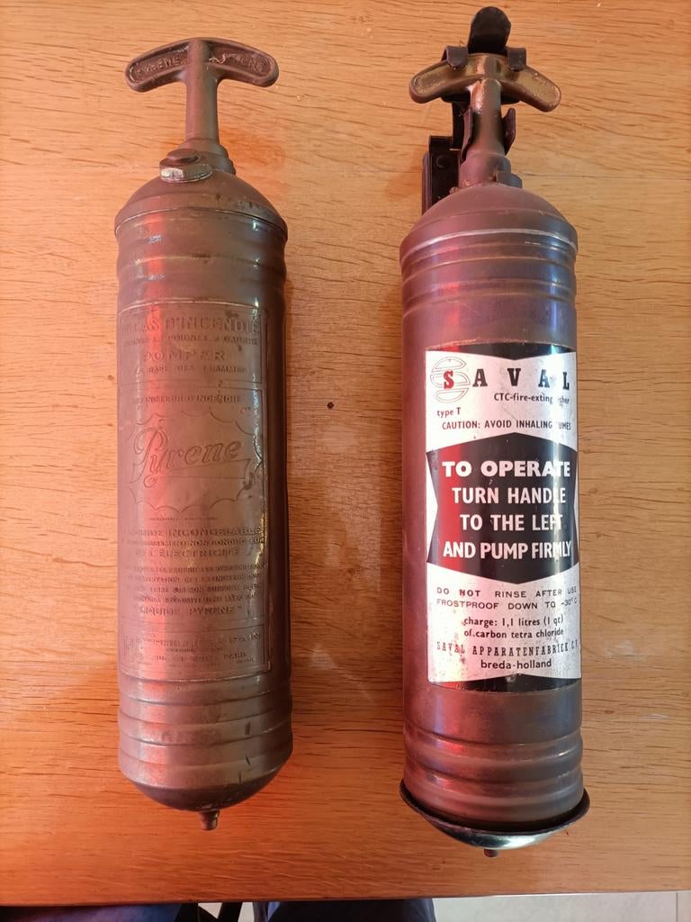 Prachtige Set Antieke Brandblussers: Saval & Pyrene – Indust, Ophalen