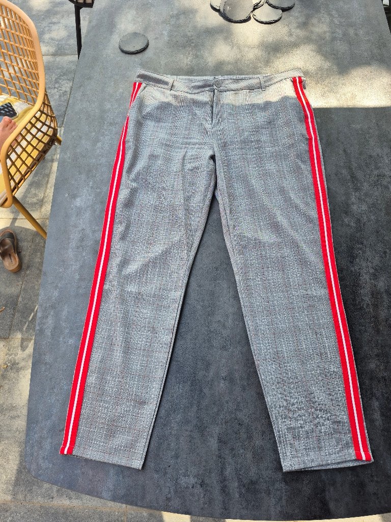 Lange broek met grijs en rood geruit patroon, Geisha, Maat 46/48 (XL) of groter, Ophalen of Verzenden, Zo goed als nieuw