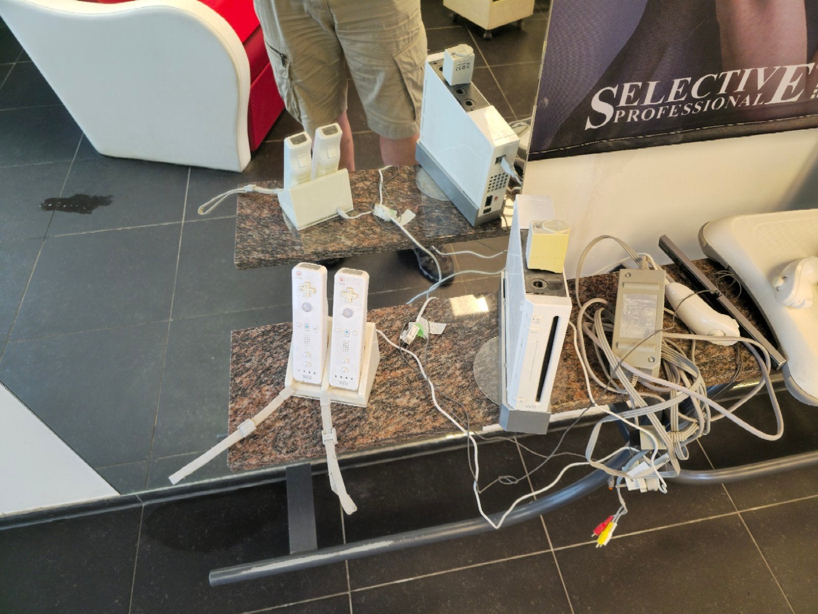 Wii Console met controllers en accessoires, Spelcomputers en Games, Ophalen of Verzenden, Gebruikt, Met 2 controllers, Met stuurtje