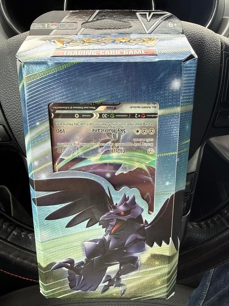 FABRIEKSFOUT - Battledeck Corviknight V Pokémon TCG, Ophalen of Verzenden, Nieuw, Speeldeck
