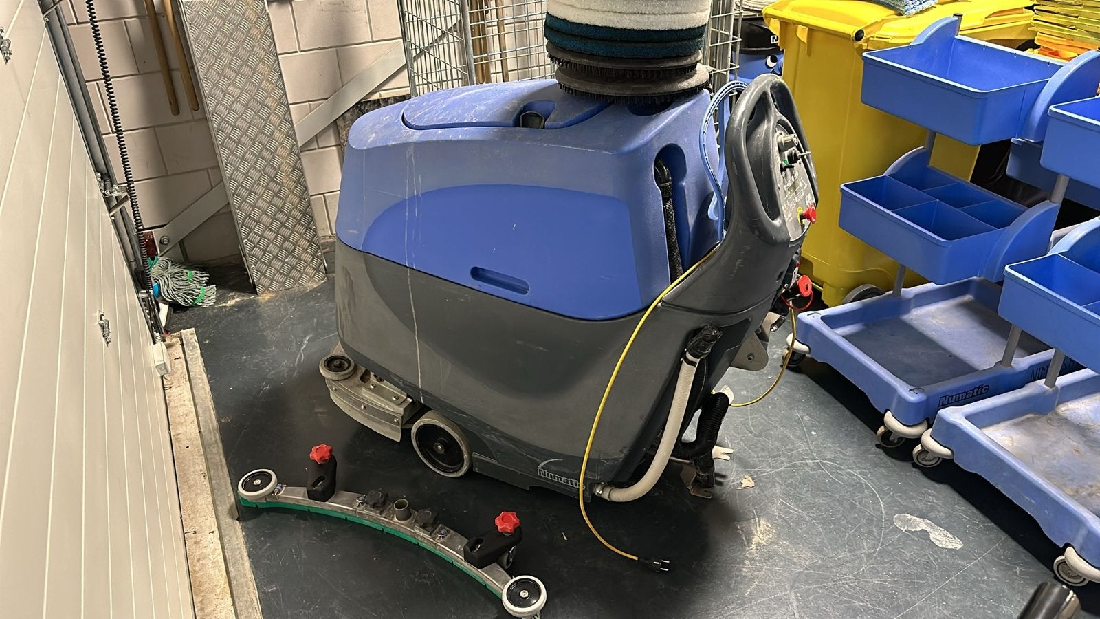 Professionele schrobmachine - Perfect voor grondige reinigin, Ophalen, Gebruikt, Schrobmachine