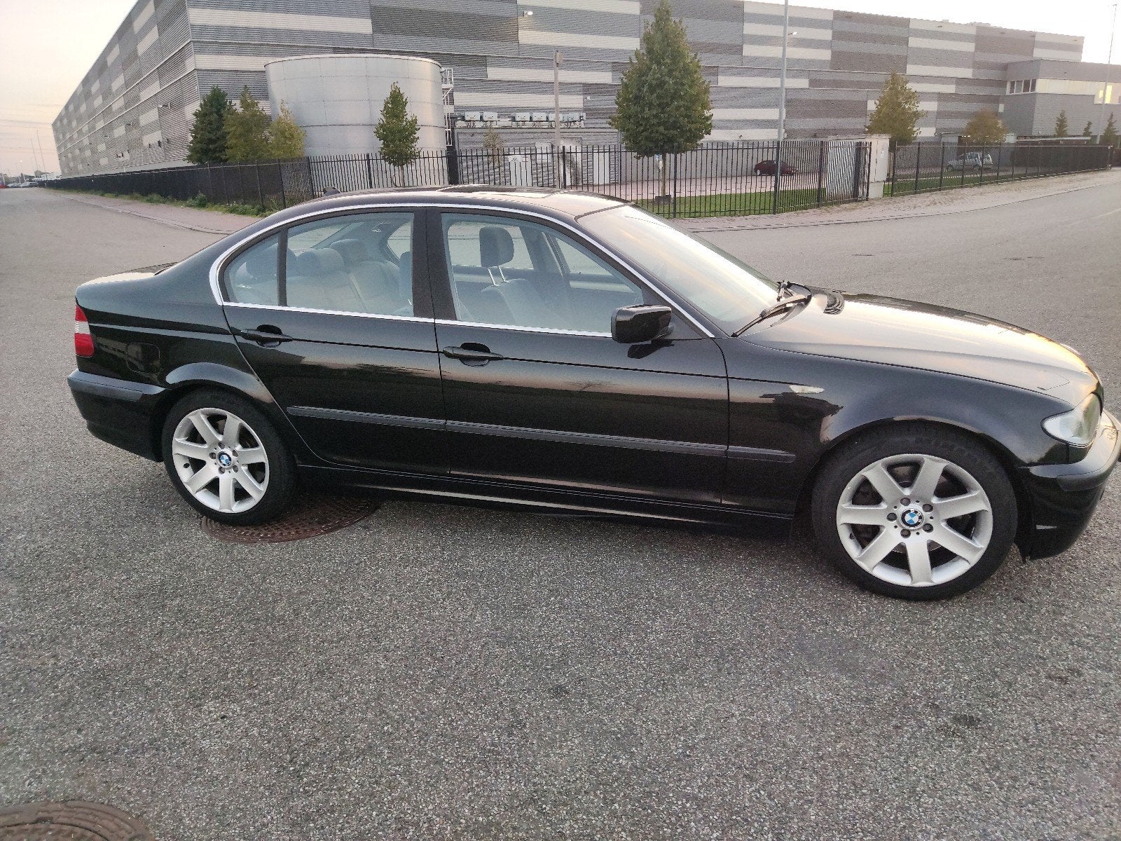 BMW 3-Serie 3.0 I 330 AUT 2002 Zwart, Auto's, Automaat, 1440 kg, Zwart, 75 €/maand