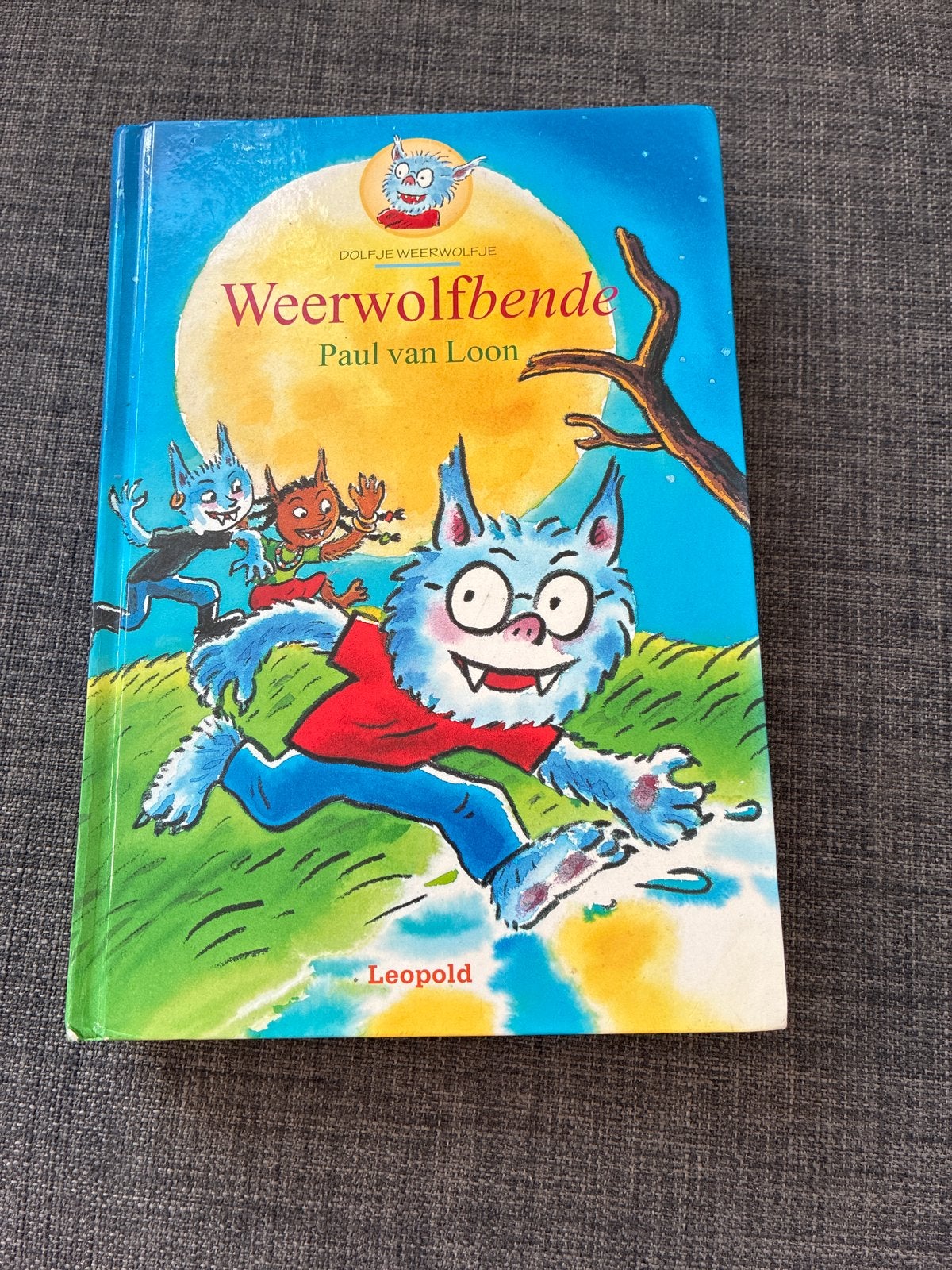 Dolfje Weerwolfje - Weerwolfbende door Paul van Loon, Ophalen of Verzenden, Gelezen, Fictie algemeen