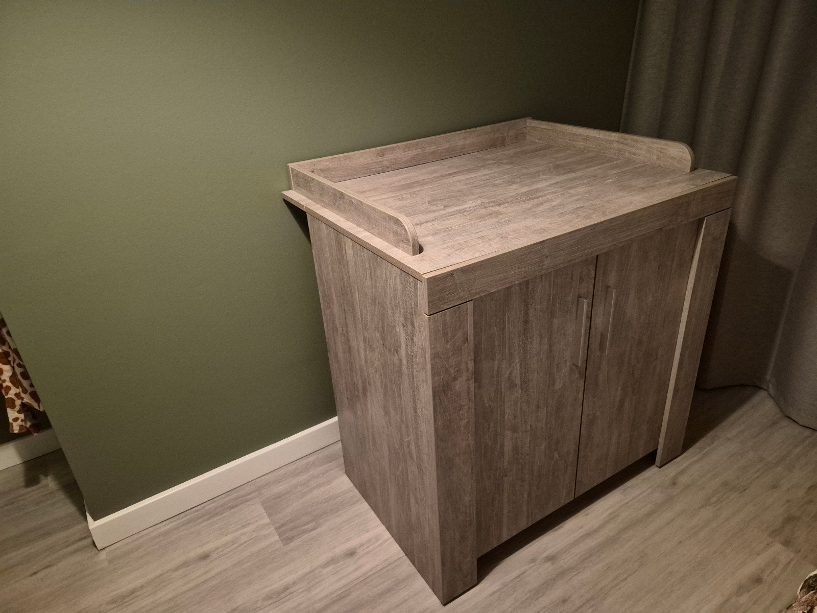 TE KOOP Commode. In goede staat., Ophalen, 100 tot 150 cm, 75 tot 100 cm