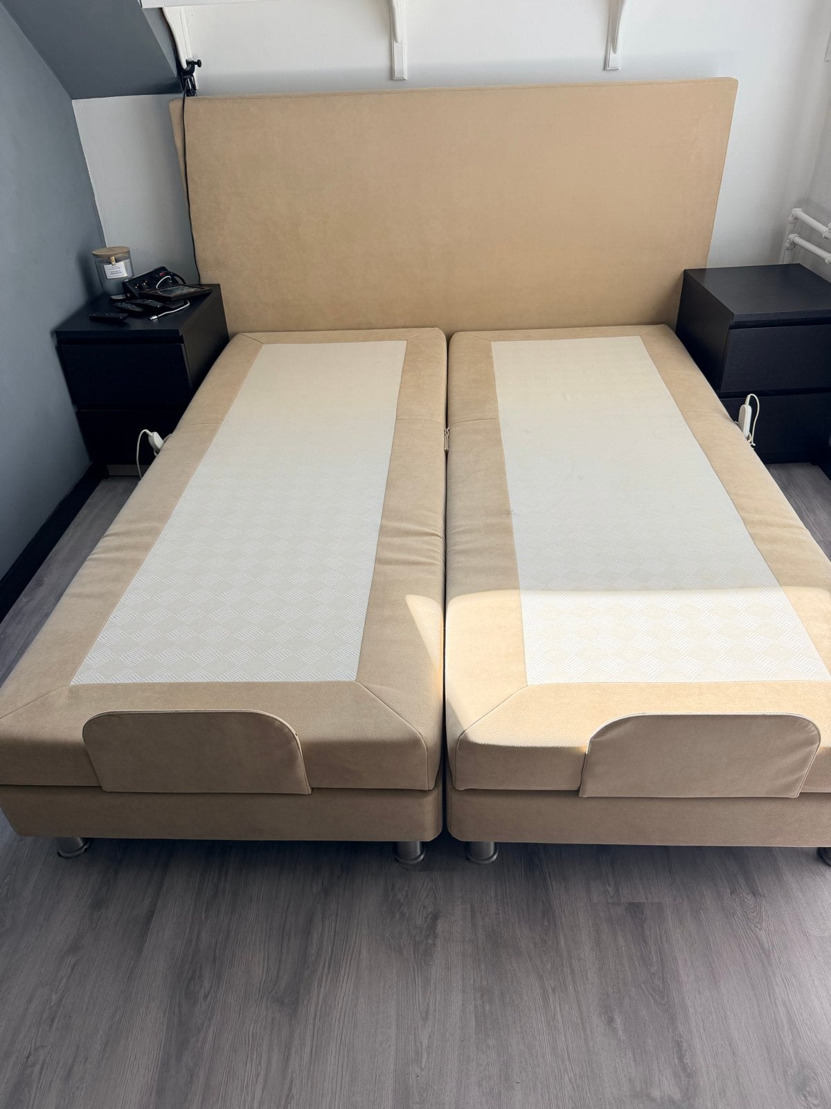 Medische Elektrisch Verstelbare Boxspring 160x200 met Hoofdb, Ophalen, Gebruikt, Beige, Tweepersoons