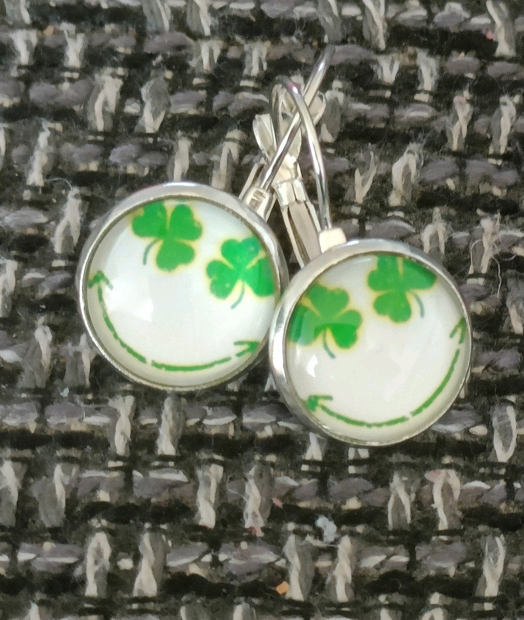 oorbellen klavertje smiley, Sieraden, Tassen en Uiterlijk, Oorbellen, Verzenden, Nieuw, Zilver, Hangers