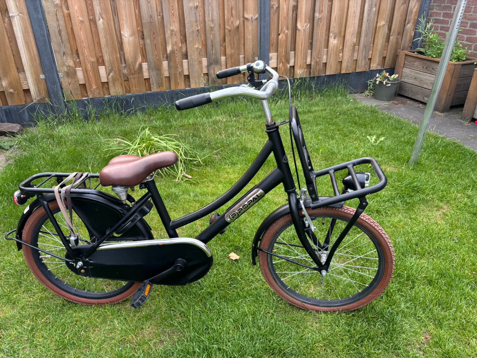 Nette 20 inch Popal meisjes fiets zwart met transportrek, Ophalen of Verzenden, Zo goed als nieuw, 20 inch