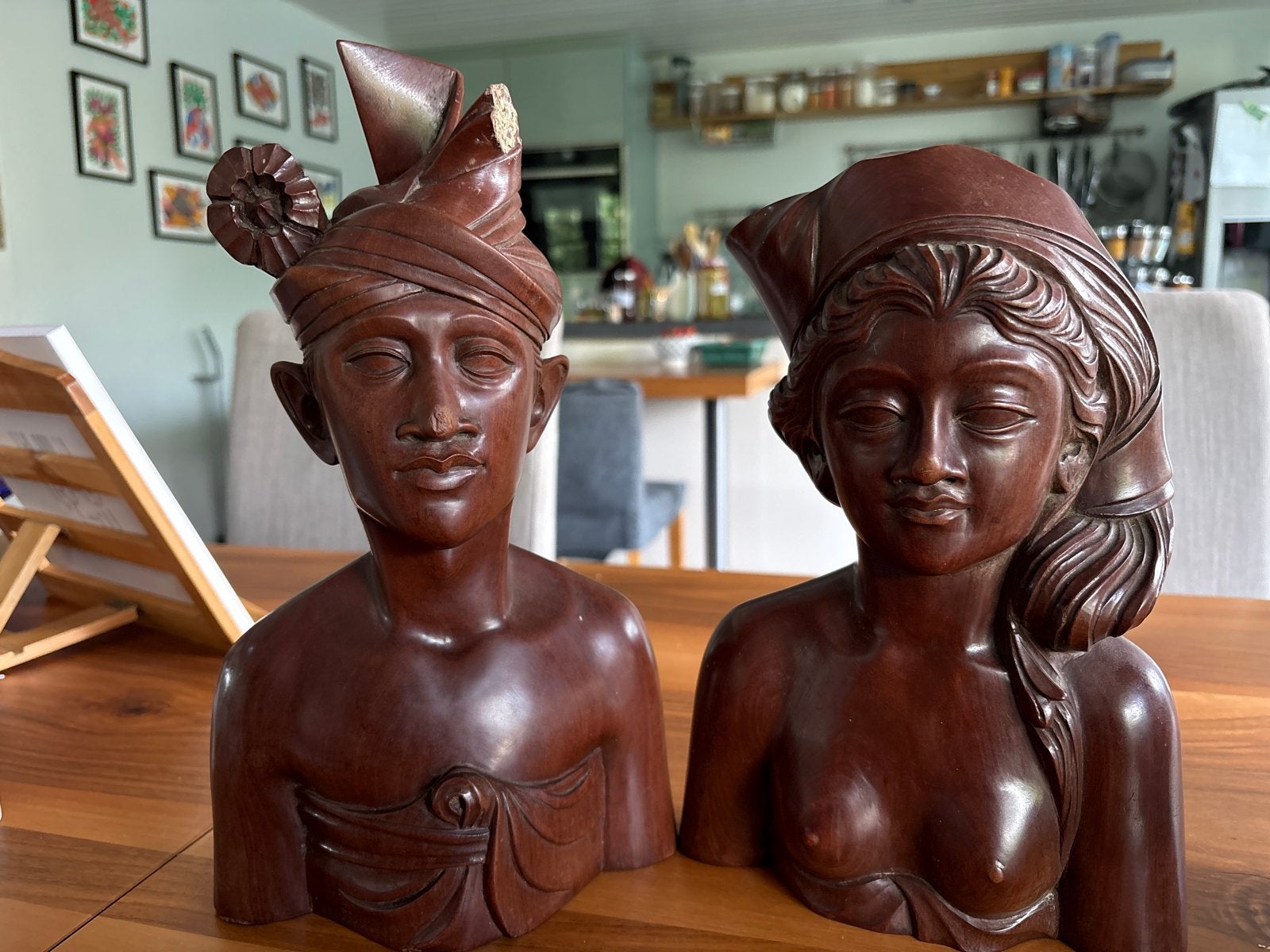 Houten bustes: Man en Vrouw (man met lichte beschadiging), Antiek en Kunst, Buste, Ophalen of Verzenden, Handgemaakt, Hout