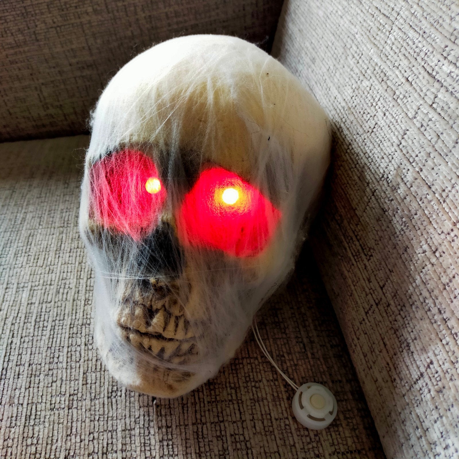 Griezelig skelet met rode ogen - Halloween decoratie, Ophalen, Zo goed als nieuw, Versiering, Halloween of Griezel