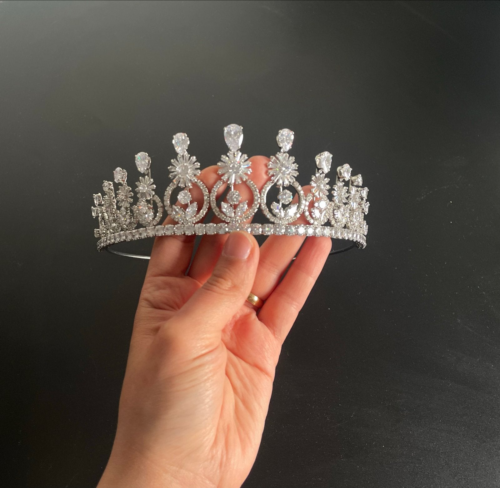Elegante Bruids Tiara met Zirkonia Steentjes, Ophalen of Verzenden, Nieuw, Overige kleuren, Accessoires