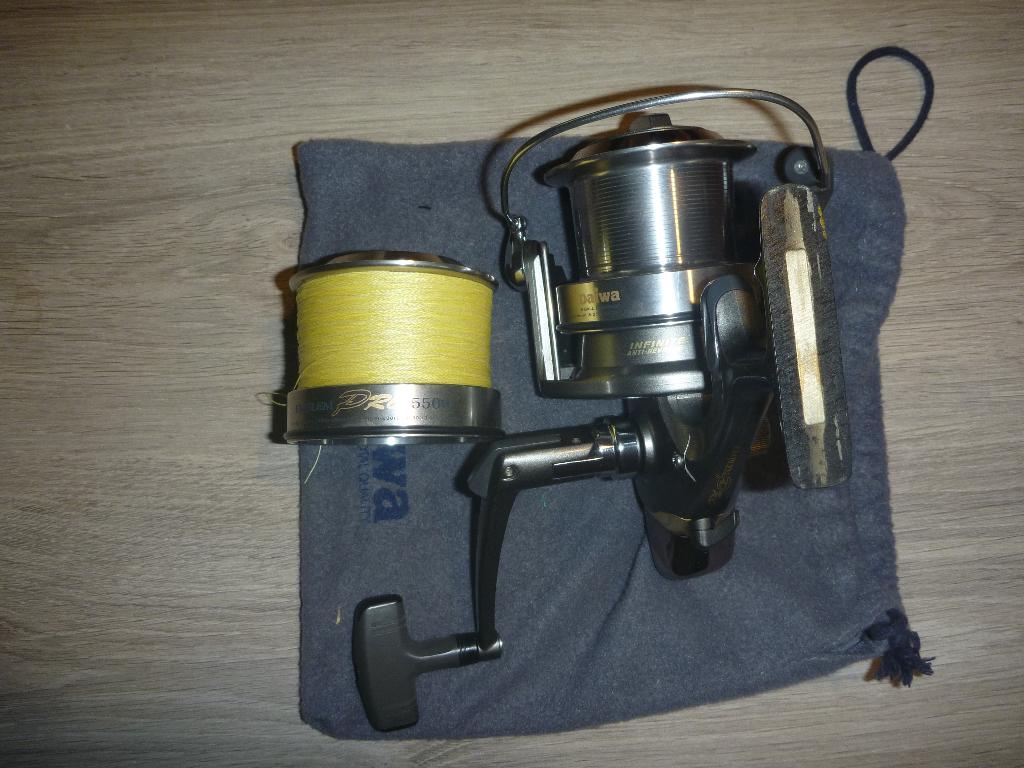 Daiwa Emblem Pro 5500 karper molen + reserve spoel, Ophalen of Verzenden, Gebruikt, Molen