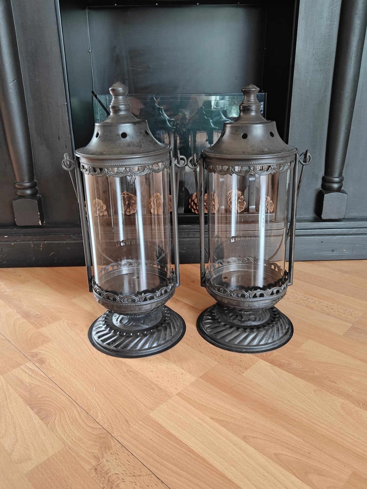 2 lantaarns / windlichten, Huis en Inrichting, Woonaccessoires | Kandelaars en Kaarsen, Ophalen, Windlicht, Zo goed als nieuw